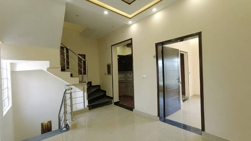 BRAND NEW 5 MARLA HOUSE FACING PARK, REASONABLE PRICE IN BAHRIA ORCHARD 29