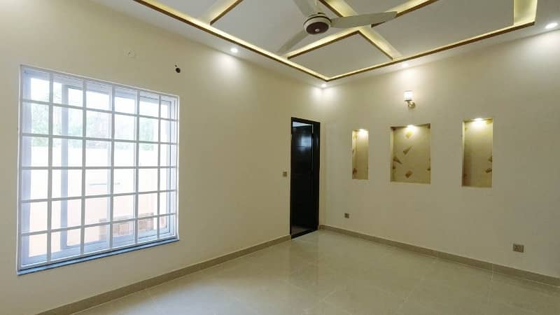 BRAND NEW 5 MARLA HOUSE FACING PARK, REASONABLE PRICE IN BAHRIA ORCHARD 31