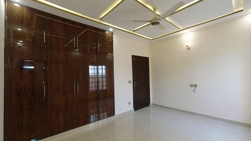 BRAND NEW 5 MARLA HOUSE FACING PARK, REASONABLE PRICE IN BAHRIA ORCHARD 33