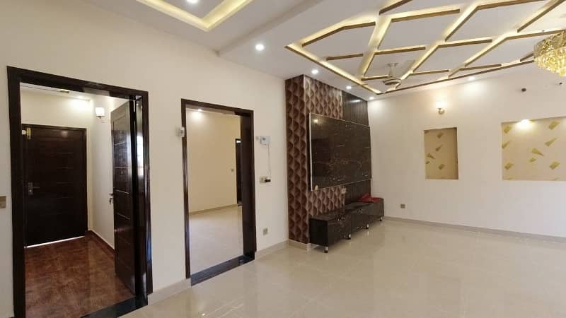 BRAND NEW 5 MARLA HOUSE FACING PARK, REASONABLE PRICE IN BAHRIA ORCHARD 35