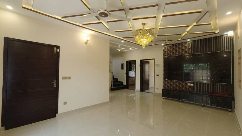 BRAND NEW 5 MARLA HOUSE FACING PARK, REASONABLE PRICE IN BAHRIA ORCHARD 38