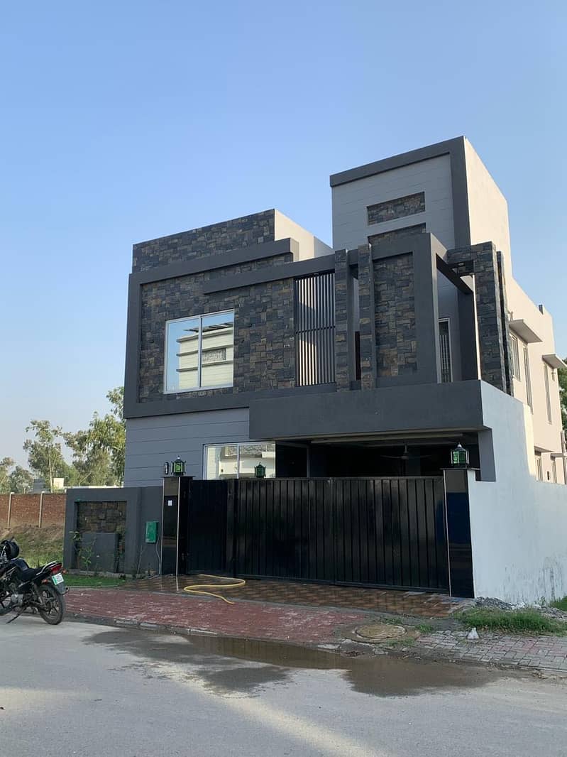 BRAND NEW 8 MARLA HOUSE VERY HOT LOCATION, MAIN BOULEVARD C BLOCK 0