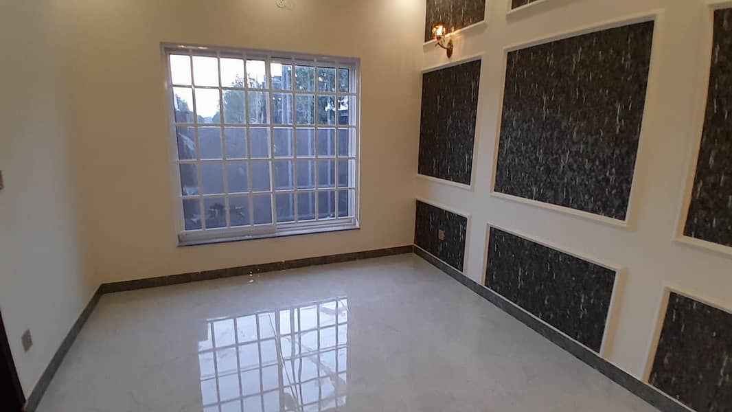 BRAND NEW HOUSE VERY BEAUTIFUL 8 MARLA HOUSE NEXT TO TAUHEED PARK NEAR JAMIA MASJID IN C BLOCK 1