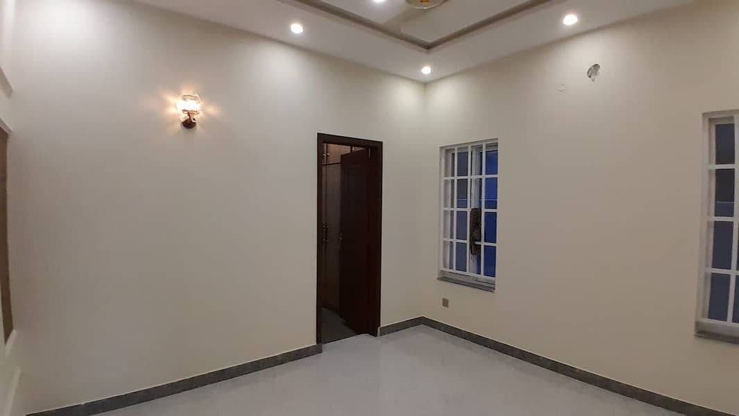 BRAND NEW HOUSE VERY BEAUTIFUL 8 MARLA HOUSE NEXT TO TAUHEED PARK NEAR JAMIA MASJID IN C BLOCK 4