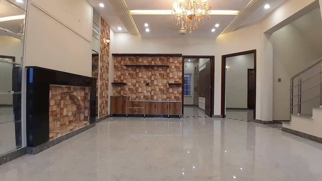 BRAND NEW HOUSE VERY BEAUTIFUL 8 MARLA HOUSE NEXT TO TAUHEED PARK NEAR JAMIA MASJID IN C BLOCK 5