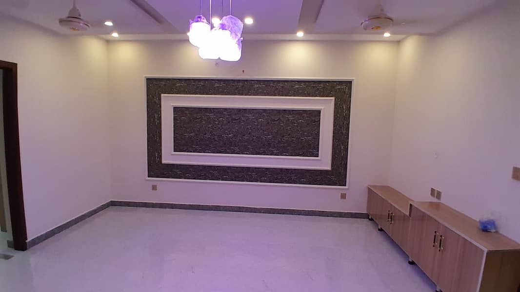 BRAND NEW HOUSE VERY BEAUTIFUL 8 MARLA HOUSE NEXT TO TAUHEED PARK NEAR JAMIA MASJID IN C BLOCK 19