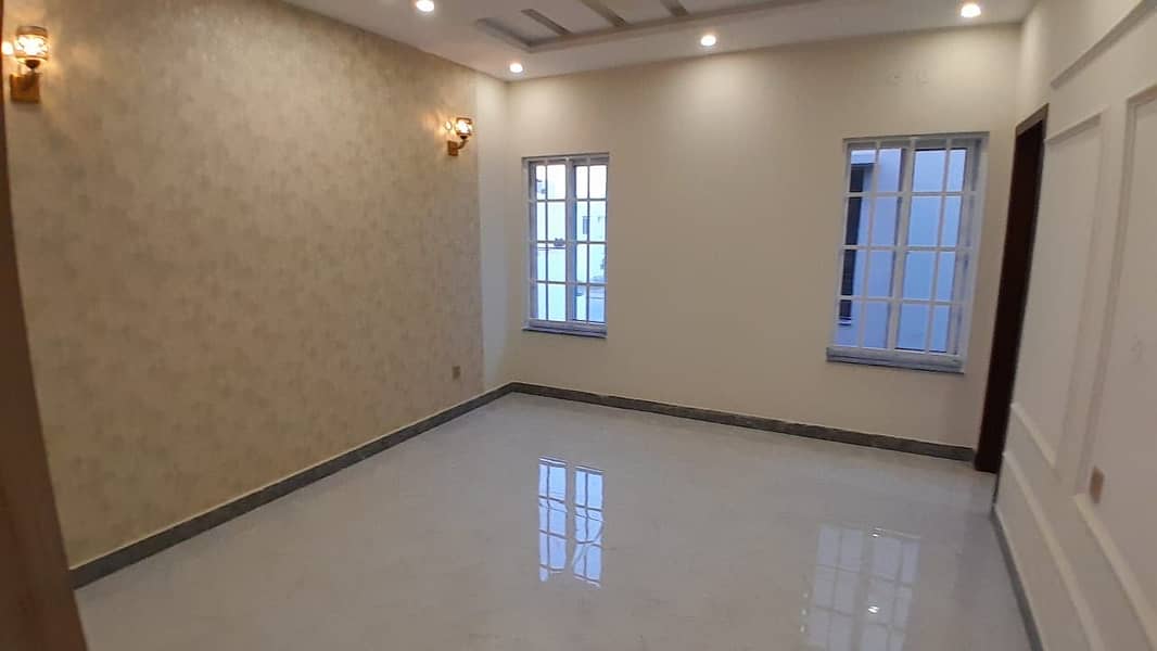 BRAND NEW HOUSE VERY BEAUTIFUL 8 MARLA HOUSE NEXT TO TAUHEED PARK NEAR JAMIA MASJID IN C BLOCK 21