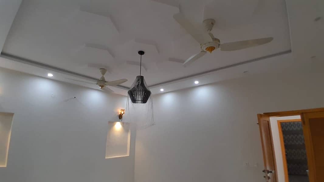 BRAND NEW 10 MARLA HOUSE ON 60 Ft ROAD NEAR JAMIA MASJID AL RASHEED AND VERY NEAR TO SPORTS COMPLEX 18