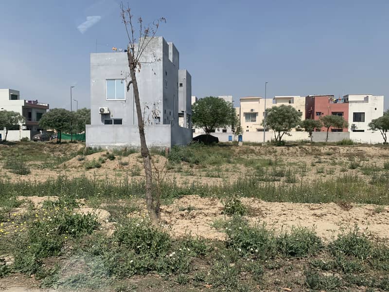 5 MARLA ALL DUES CLEAR POSSESSION RESIDENTIAL PLOT IS FOR SALE IN BLOCK "4R" DHA PHASE 11 RAHBAR IN 200 NUMBERS 3