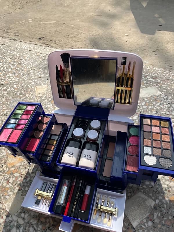 makeup kit 0