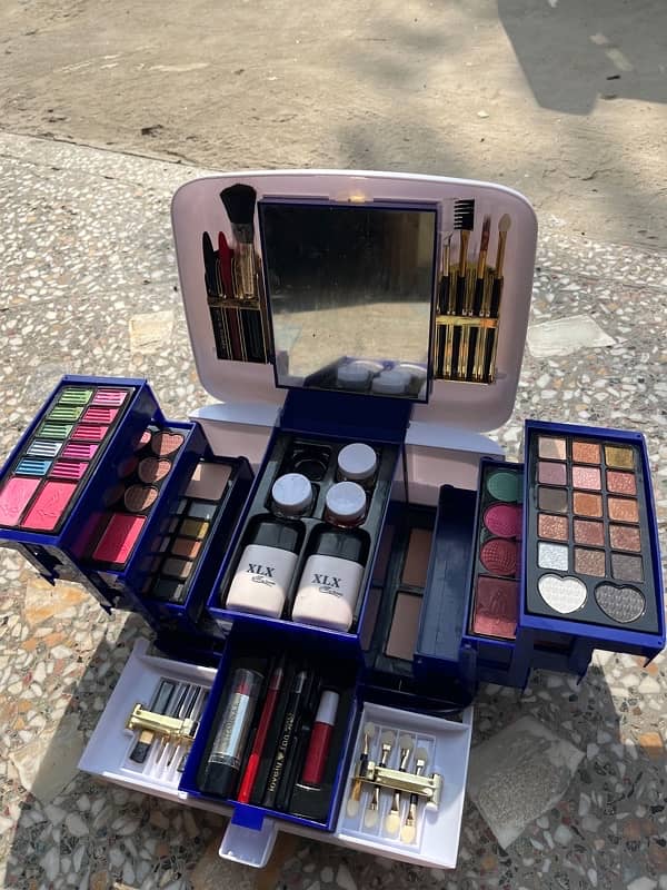 makeup kit 3