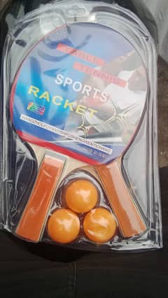 Table tennis racket with 3 ping pong balls