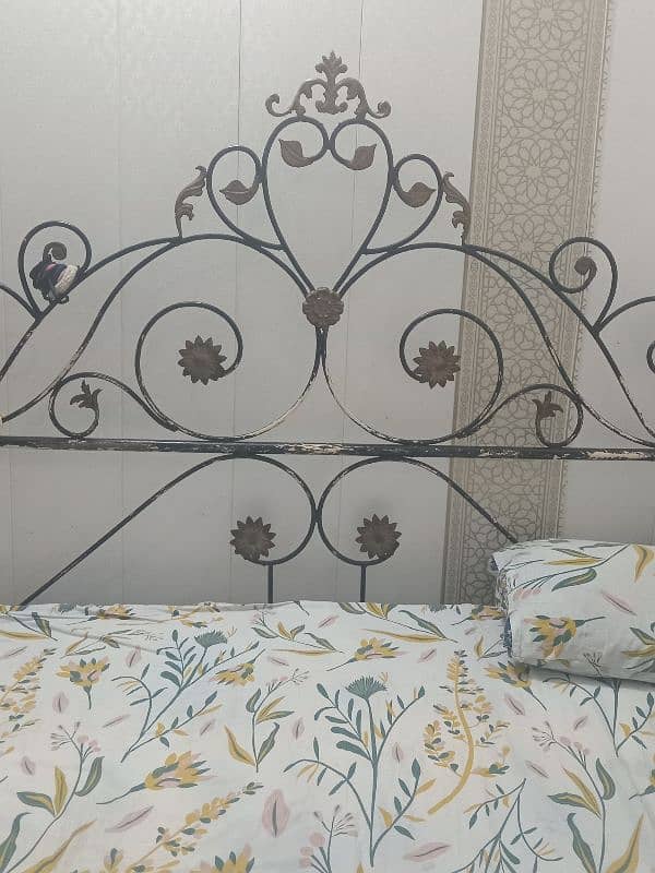 Iron bed 0