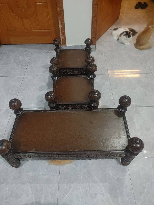 urgent sale set of 3 tables 1 big table and 2 small table 1