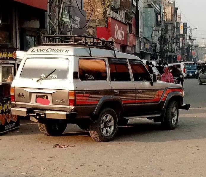 Toyota Land Cruiser 1989 Golden number 1 2