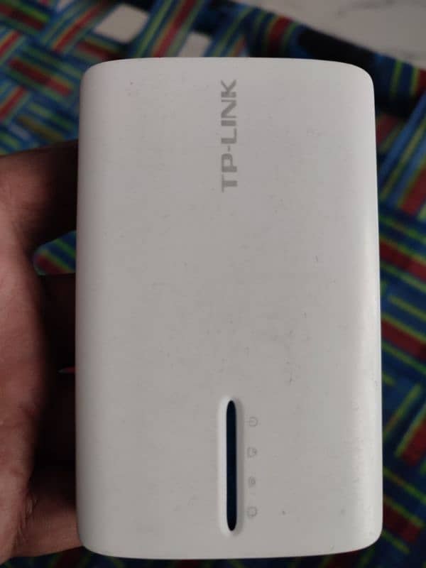 Tp link TL-MR3040 is a 150Mbps portable battery 3G/4G wireless router 0