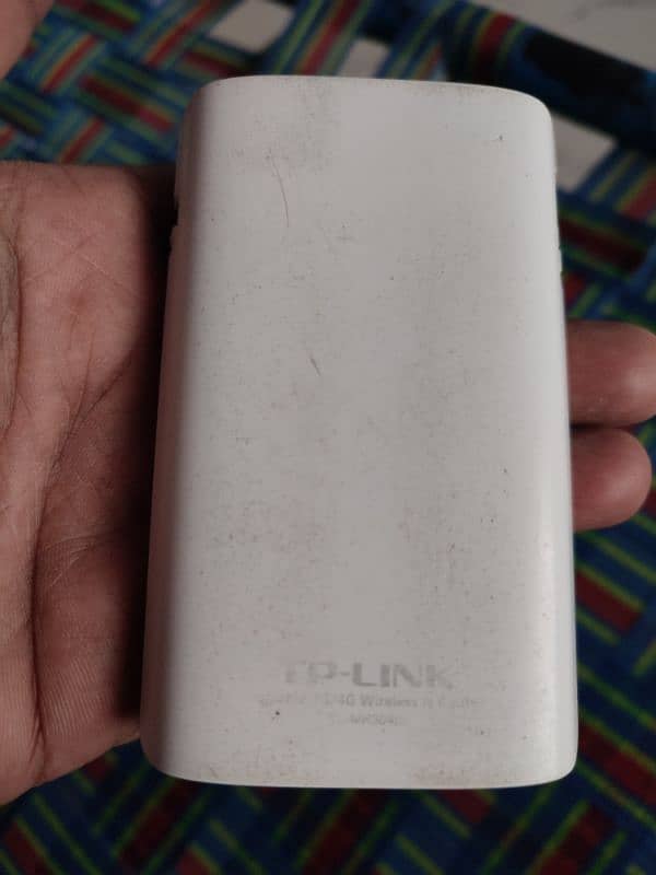 Tp link TL-MR3040 is a 150Mbps portable battery 3G/4G wireless router 3