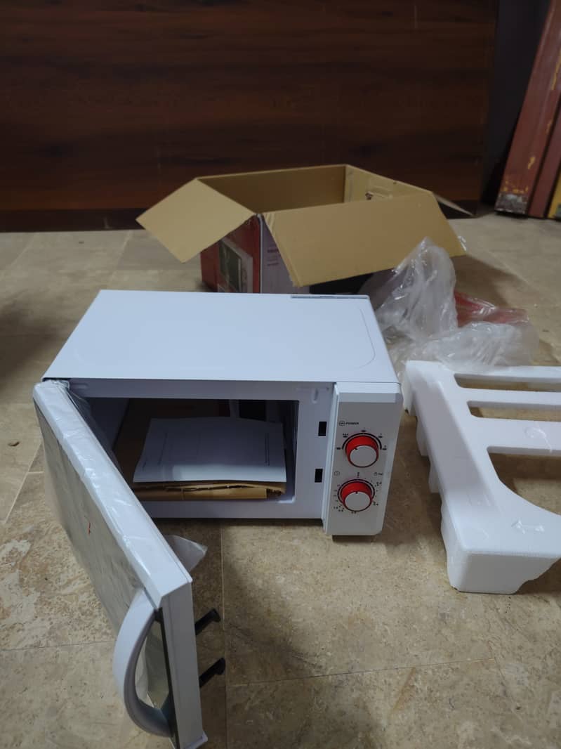 Microwave Oven Westpoint WF-822M 2