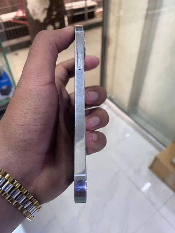 iphone 12 pro 10by 10 condition all good 0