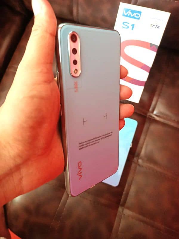 Vivo S1 In Display Finger PTA with accessories 6