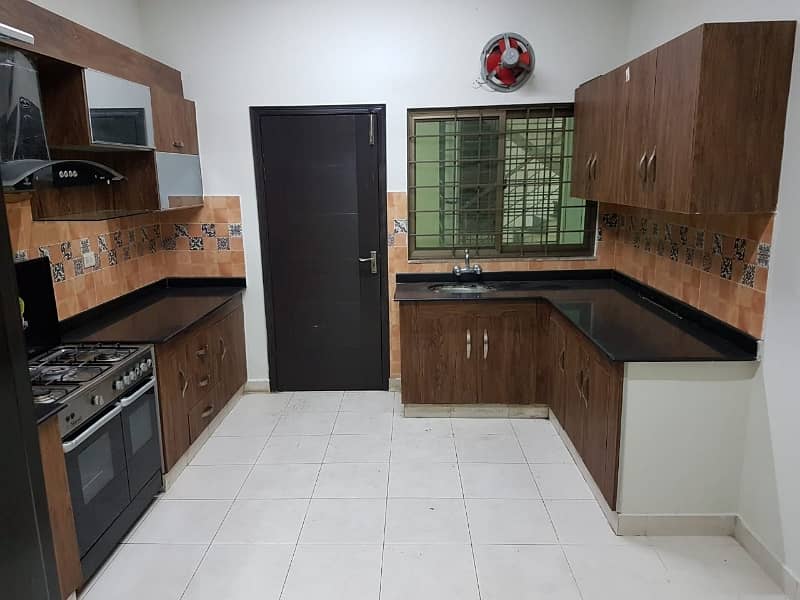 Good 10 Marla Flat For Rent In Askari 10 - Sector F 8