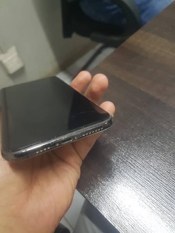 iphone 11 pro max -PTA approved 4