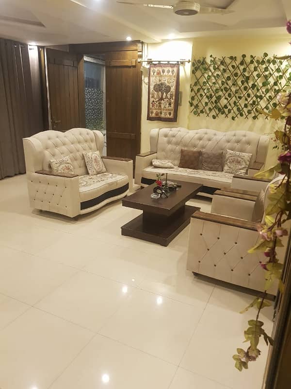 Par day short time 3 bed room appatment for rent bahira town phase 6 any time available 7