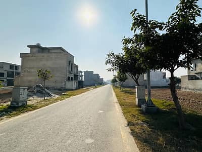 Plot Available For Sale On Best Location In Park Avenue, Lahore 0