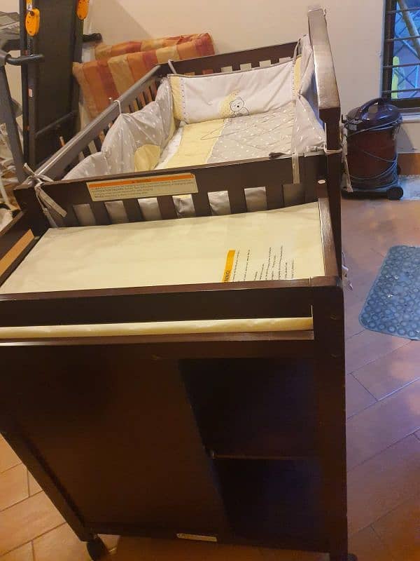 cot with changing table 1