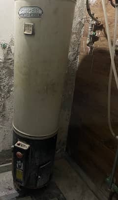 Gas Geyser in good working condition heavy duty made