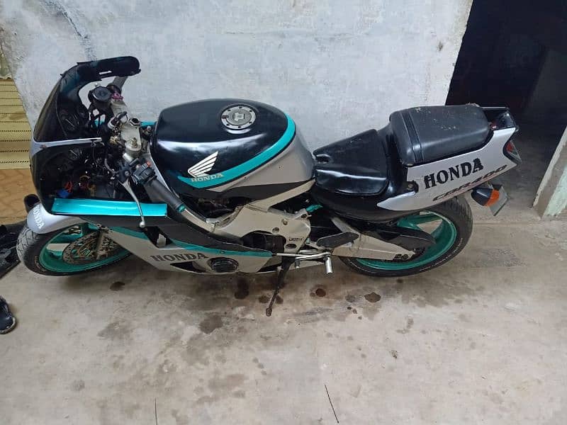 Honda CBR 400cc 4 Cylinder Urgent sell 1