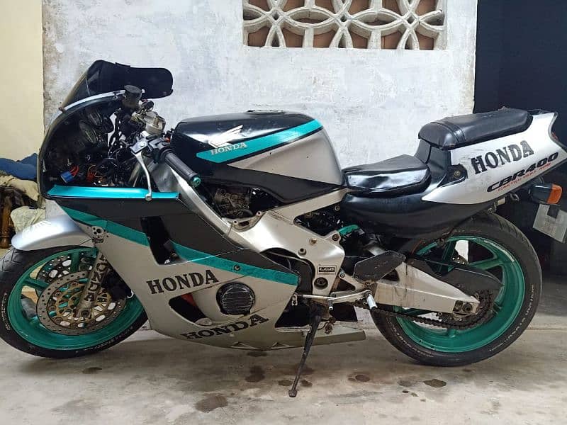 Honda CBR 400cc 4 Cylinder Urgent sell 2