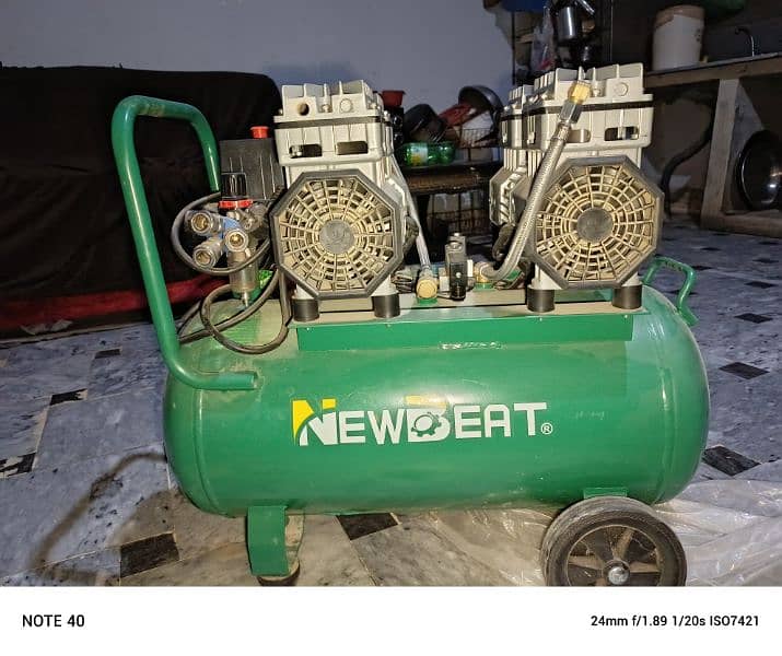 Air compressor 10 by 10 hai urgent sale jis ny lena hi wo rabta kary 1