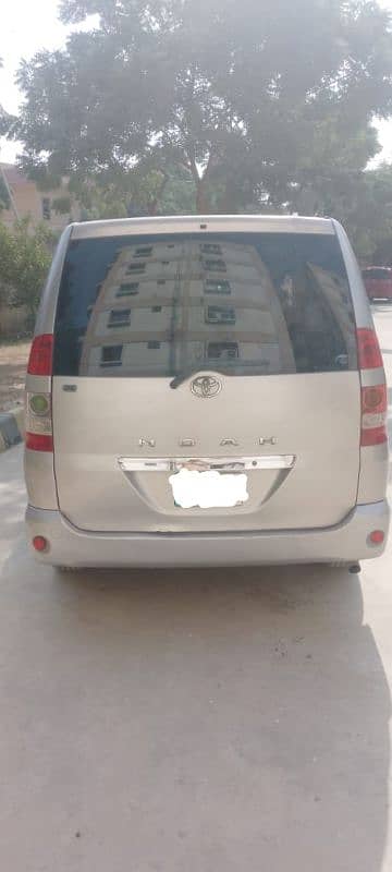 Toyota Noah 2004 4