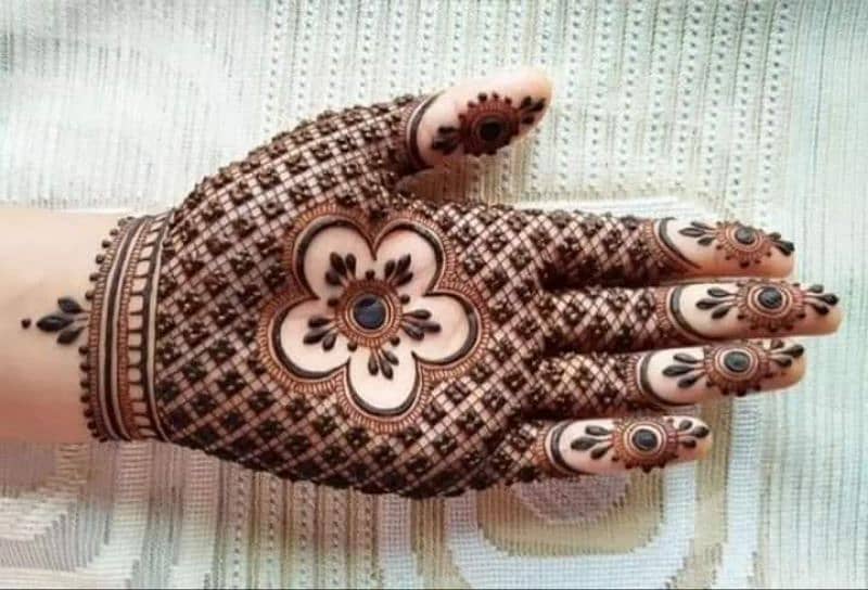 Mehandi Artist 2