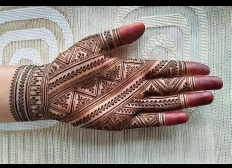 Mehandi Artist 3