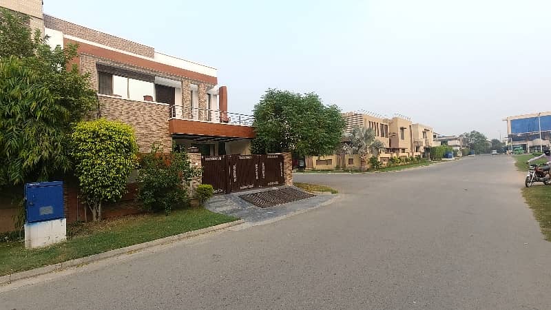 Get Your Dream House In Green City - Block B Lahore 3