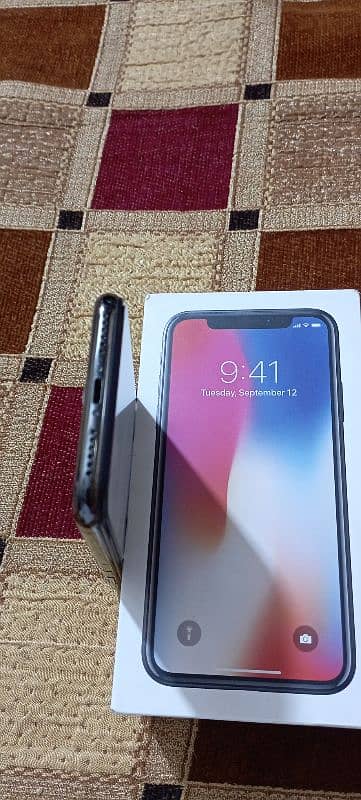 i phone X 64gb jet black color 5