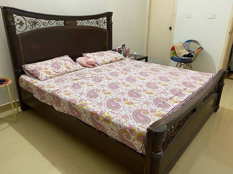 Solid King Size Bed, Bed, Bedset, Bedroom 1