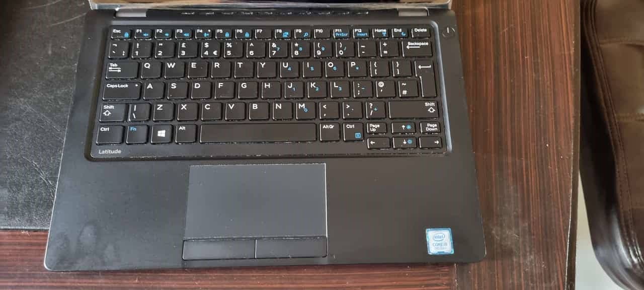 Dell 5280 Laptop touchscreen Corei5 7th gen 4/128GB SSD for Sale 3