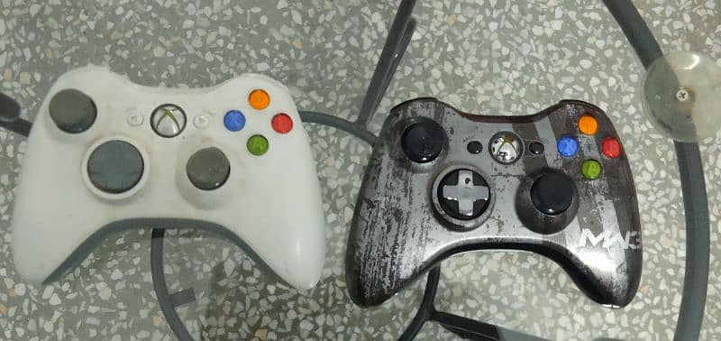 "Xbox 360 with Two Controllers, Jailbroken, Pre-Installed Games & CDs" 5