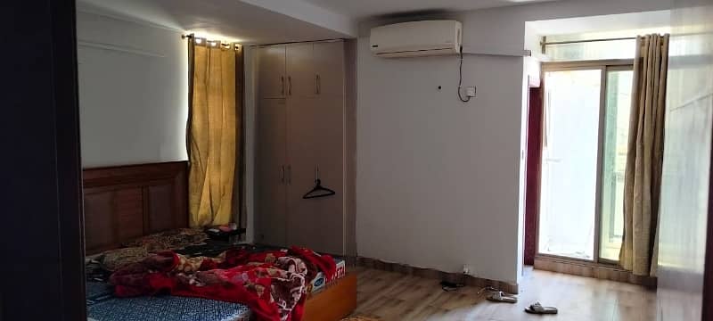 Beautiful Corner Flat Full Furnished Park Face 2