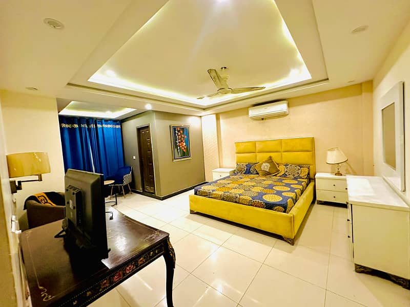 Furnish luxury Aparment per day weekly available for rent behria town lahore 0