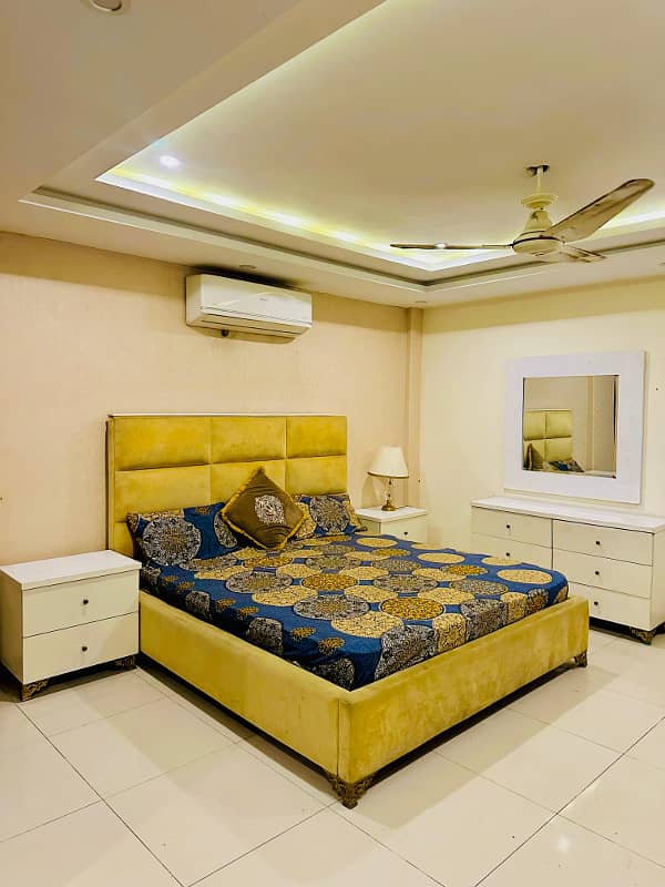 Furnish luxury Aparment per day weekly available for rent behria town lahore 1