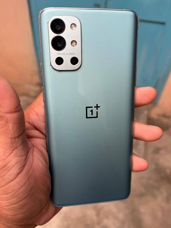 OnePlus 9r with Box 1