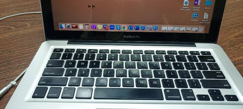 Mac book pro, core I 7, 7th gen, with Genuine window with VMWare 1