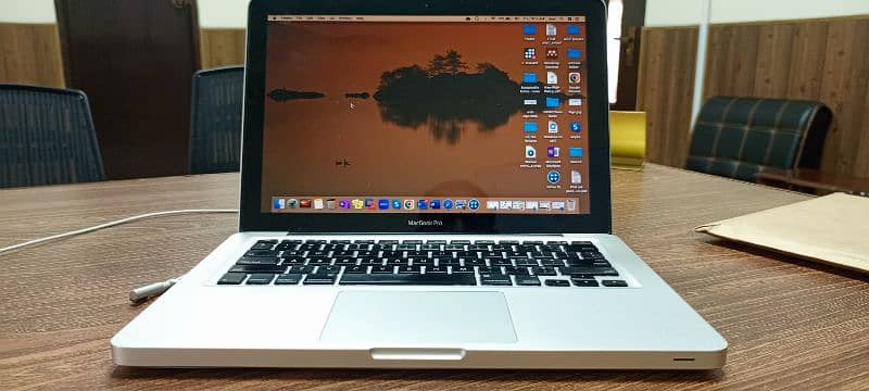 Mac book pro, core I 7, 7th gen, with Genuine window with VMWare 2