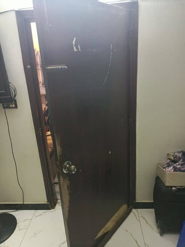 DOORS OF 2 ROOMS FOR SALE RED OAK PASTING Rs. 1500 per door 1