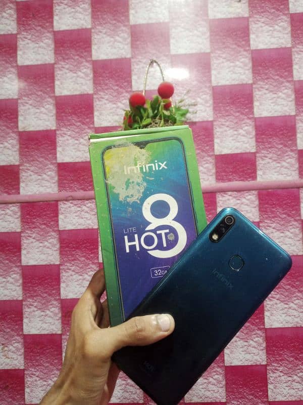 Tecno Spark 6 Go, Infinix Hot 8 lite, 1