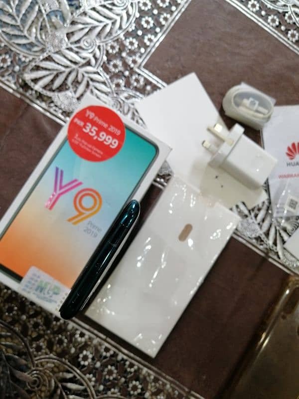 Huawei y9 prime pop up camera. 8